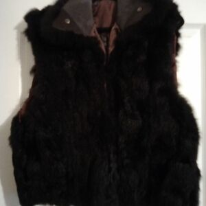 Beautiful black zip up faux sleeveless jacket Great condition size Medium to lar